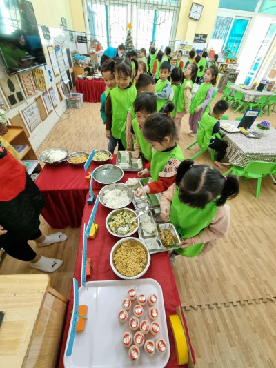 Thay đổi hình thức tổ chức bữa ăn cho trẻ tại trường MN Yên Hòa